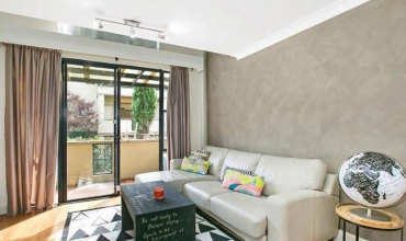 Stylish Split-level Apartment in Roseville